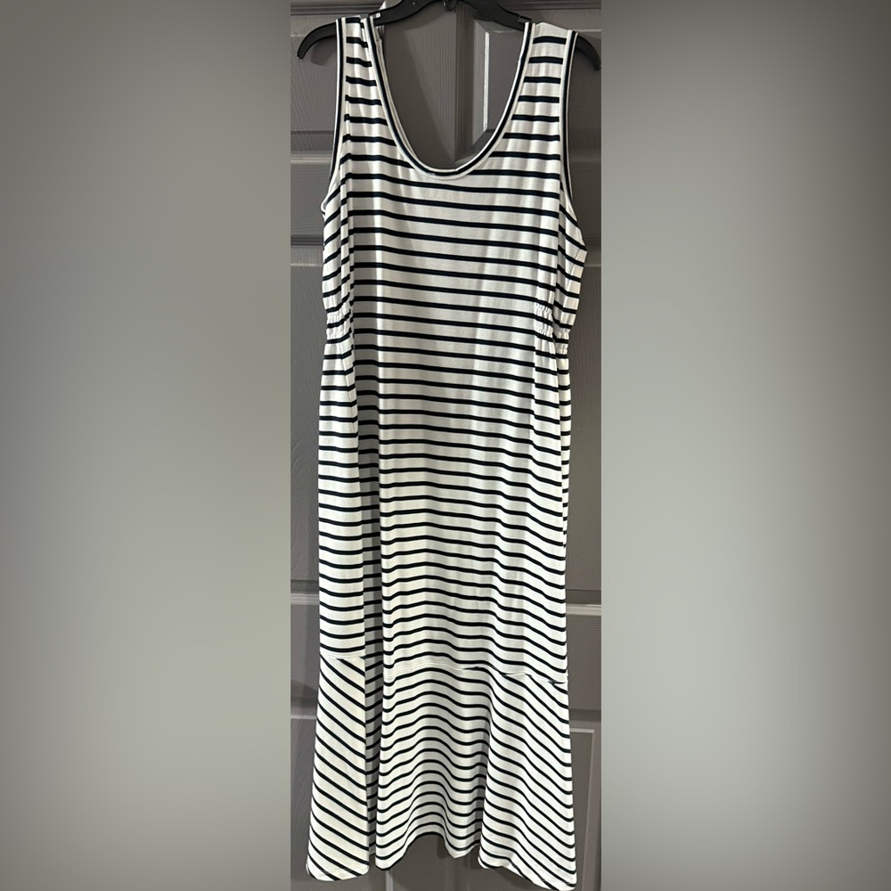 Jumper dress, T-shirt material, soft and comfortable elastic cinched waist.